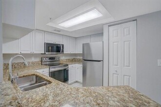 1700 Crestwood Ct S, Unit 1702 in Royal Palm Beach, FL - Building Photo - Building Photo