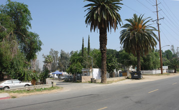 Mobile Home Park in Riverside, CA - Foto de edificio - Building Photo