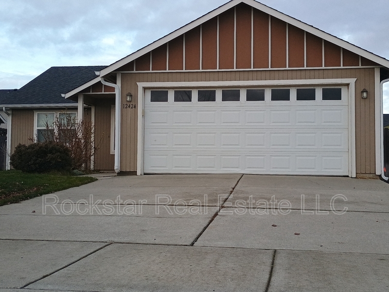 12424 W Meadow Ct in Airway Heights, WA - Foto de edificio