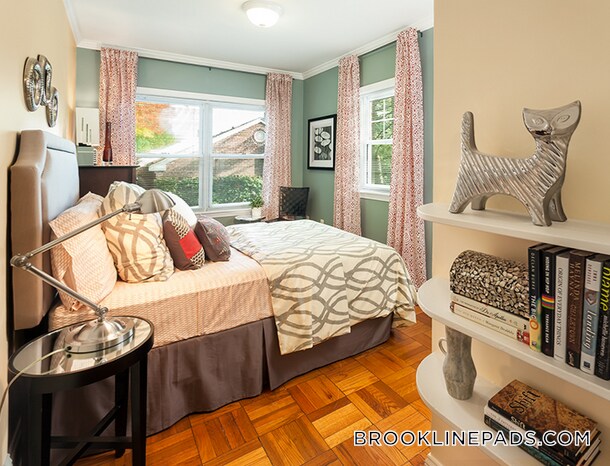 176 Thornton Rd in Brookline, MA - Foto de edificio - Building Photo