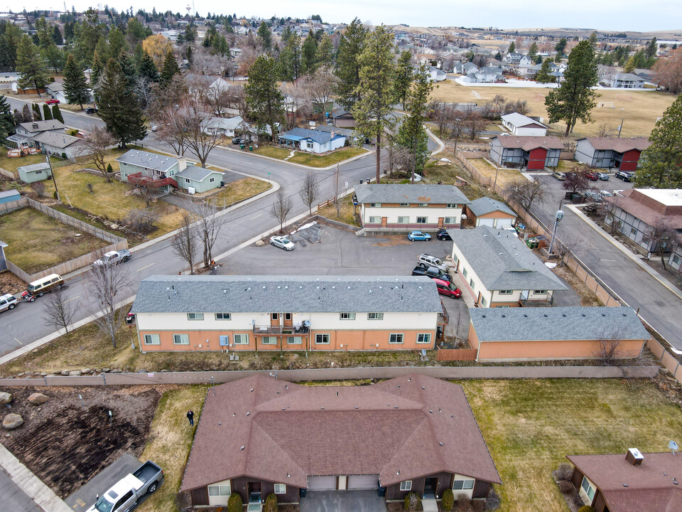 511 Clay St in Cheney, WA - Foto de edificio