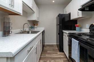 Toscana Cove Apartments in Tucson, AZ - Building Photo - Interior Photo