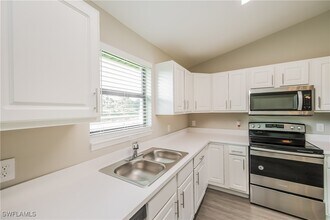 1249 Cordoba St E in Lehigh Acres, FL - Building Photo - Building Photo