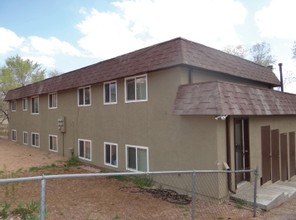 1075 Magnolia St in Colorado Springs, CO - Foto de edificio - Building Photo