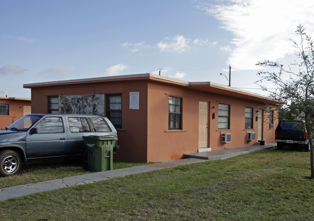 633-649 NW 9th Ave in Homestead, FL - Foto de edificio