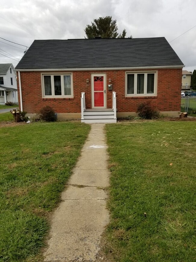 32 Landis Ave in Waynesboro, PA - Building Photo - Building Photo