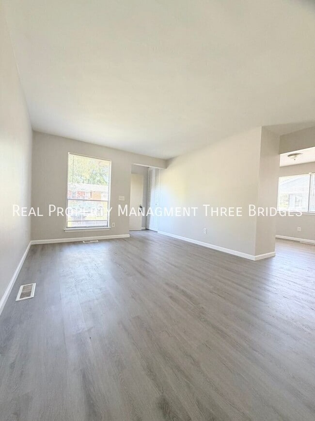 property at 5247 Ville Anita Ct
