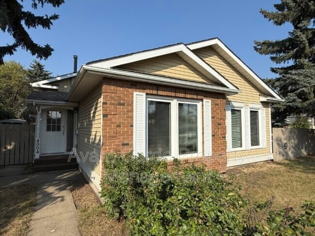 4004-4020 20 Ave NW in Edmonton, AB - Building Photo - Building Photo