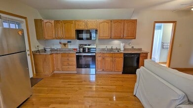 34 Hog Hill Rd in East Hampton, CT - Building Photo - Building Photo