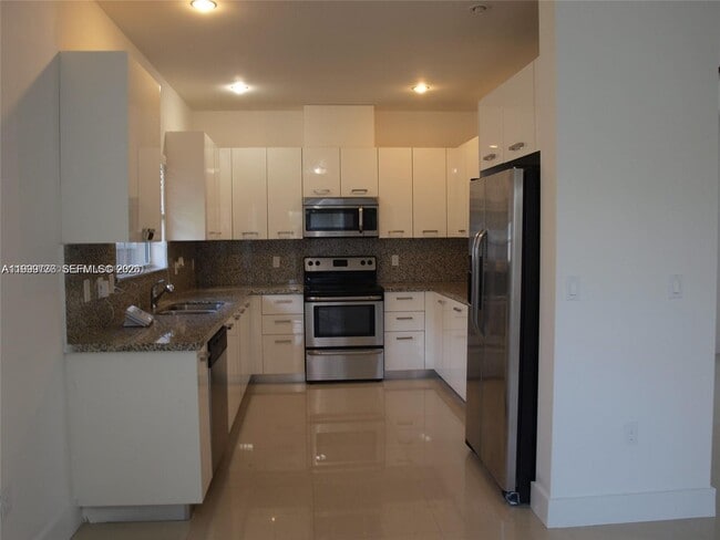 15651 SW 11th Terrace in Miami, FL - Building Photo - Building Photo