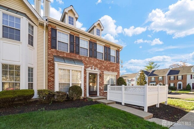 194 Darwin Ln in North Brunswick, NJ - Building Photo - Building Photo