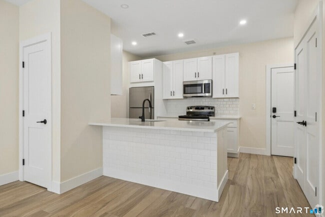 220 E Rd
