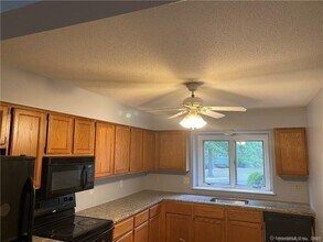 719 Sandstone Dr in South Windsor, CT - Building Photo - Building Photo