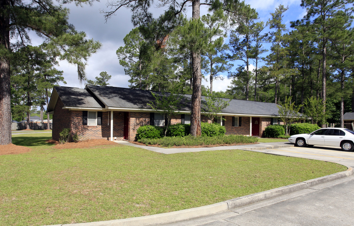 Pine Manor Apartments in Rincon, GA - Building Photo