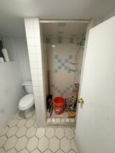 2068 33rd St, Unit Lower Level in Astoria, NY - Foto de edificio - Building Photo