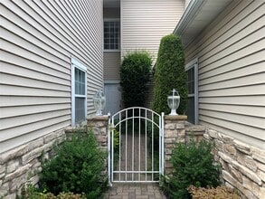 85 Windwatch Dr in Hauppauge, NY - Building Photo - Building Photo