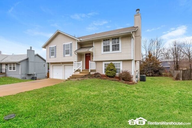 328 Shenandoah Dr in Raymore, MO - Building Photo - Building Photo
