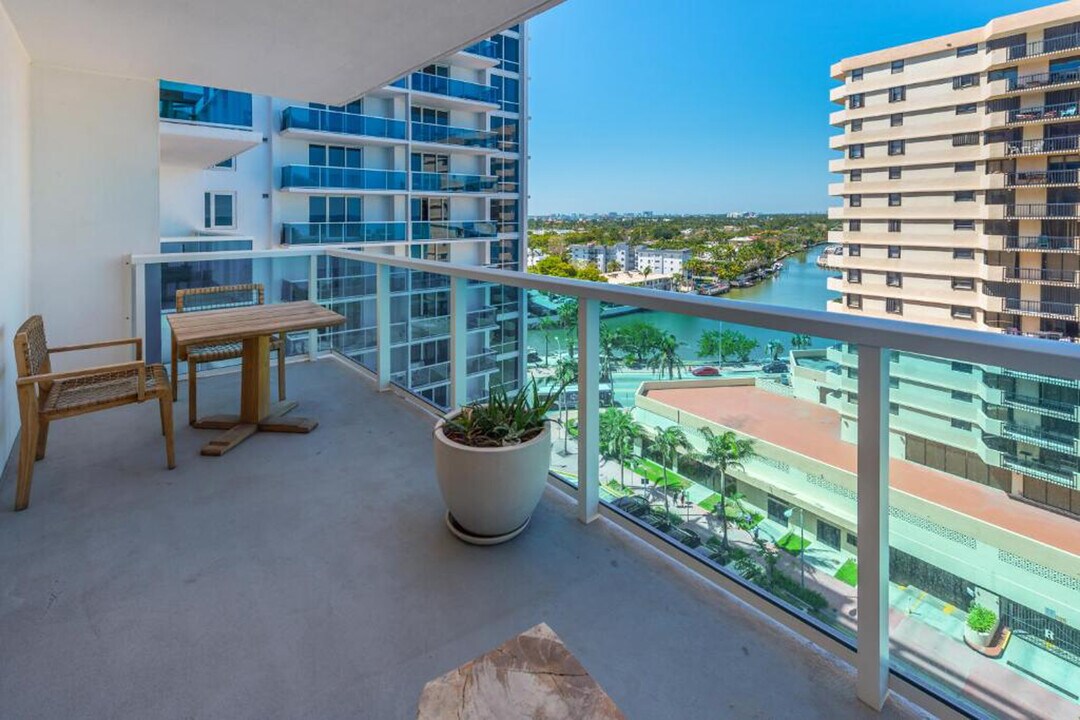 102 24th St, Unit 1007 in Miami Beach, FL - Foto de edificio