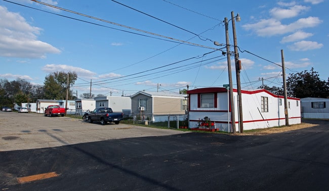 McMahan's Mobile Home Park in Dayton, OH - Foto de edificio - Building Photo