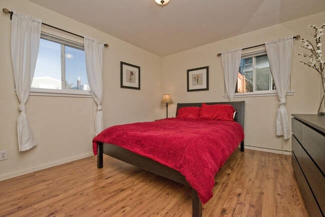 5740 MacCall St, Unit B in Oakland, CA - Building Photo - Building Photo