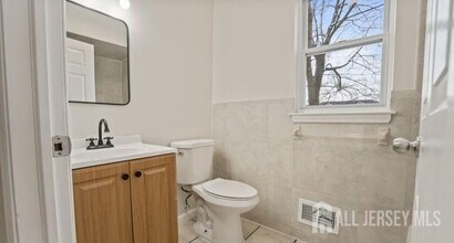 695 S 11th St in Newark, NJ - Building Photo - Building Photo