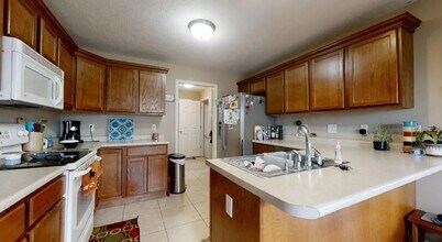 206 Gentian St in Savoy, IL - Building Photo - Building Photo