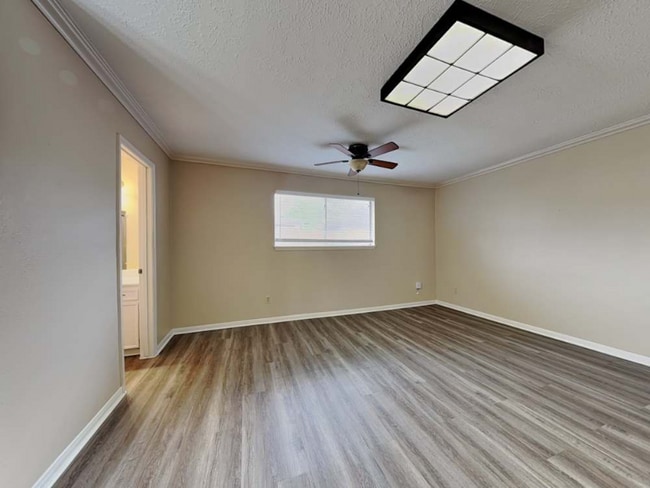 4703 Lost Oak Dr in Spring, TX - Foto de edificio - Building Photo