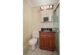 Fairfield Saxon Arms in Bay Shore, NY - Foto de edificio - Building Photo