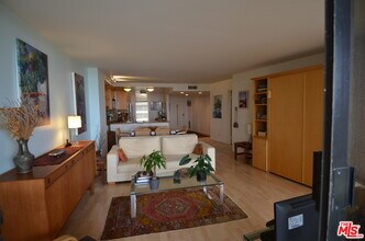 4265 Marina City Dr-Unit -1005 in Marina Del Rey, CA - Building Photo - Building Photo