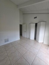 1811 SW 107th Ave in Miami, FL - Building Photo - Building Photo