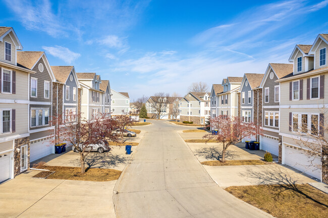 The Village at Maple Grove in West Des Moines, IA - Building Photo - Building Photo