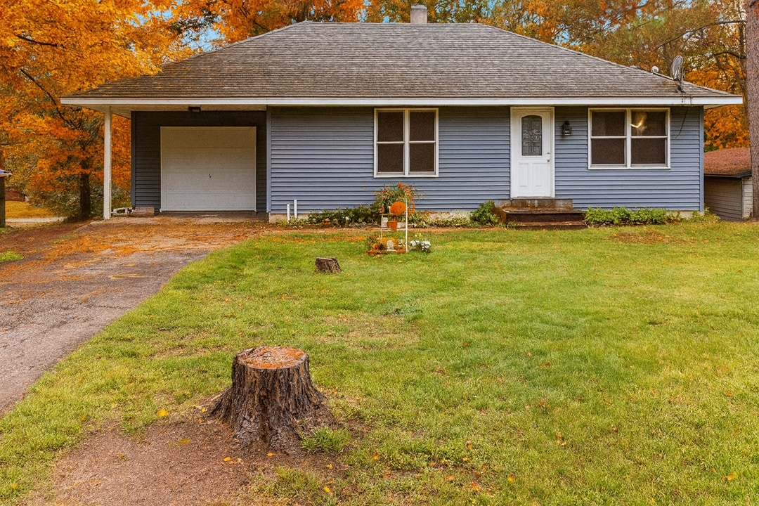 2614 McKinney Lake Rd in Grand Rapids, MN - Building Photo