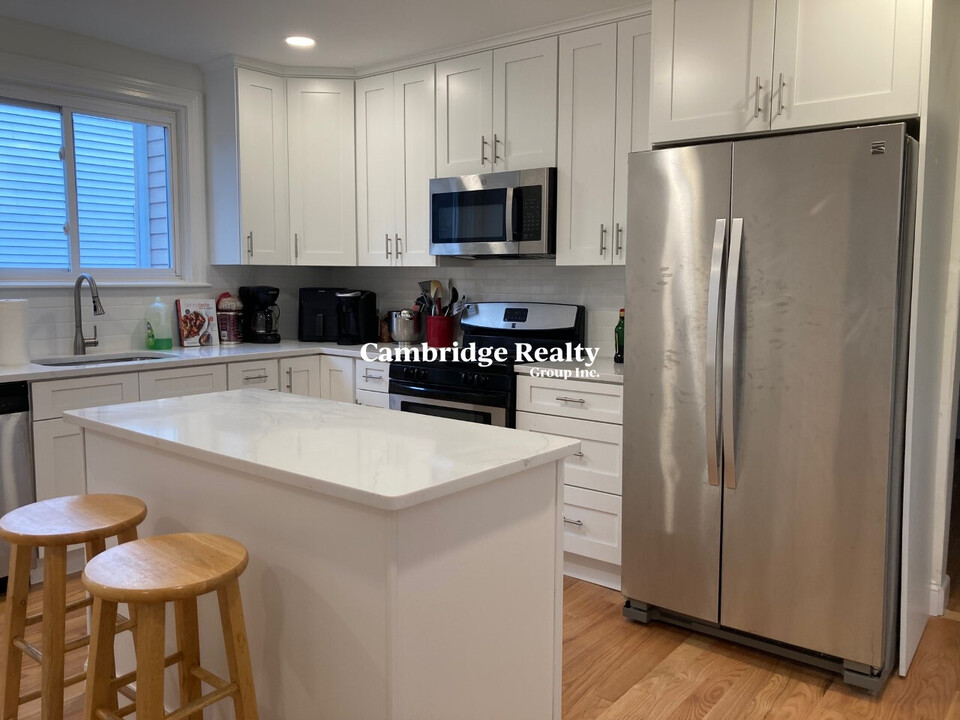 216 Norfolk St, Unit A in Cambridge, MA - Building Photo