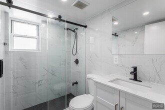 228 Leonard St in Brooklyn, NY - Building Photo - Building Photo