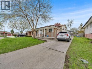 1493 Azalia Crescent in Windsor, ON - Building Photo - Building Photo