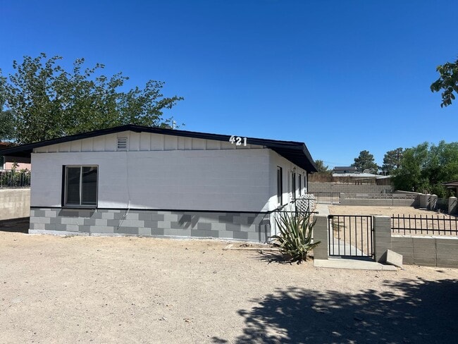 421 Juniper St in Barstow, CA - Building Photo - Building Photo