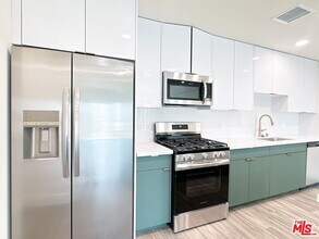 1037 Dewey Ave in Los Angeles, CA - Building Photo - Building Photo