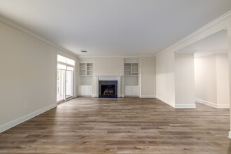 Queens at Granville in Charlotte, NC - Building Photo - Interior Photo