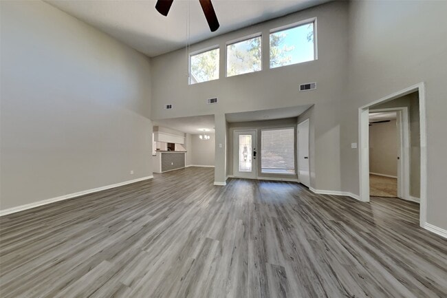 11835 Hillbrook Dr in Houston, TX - Building Photo - Building Photo