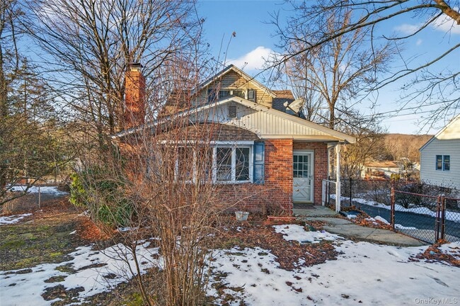 property at 32 Quaker Hill Rd