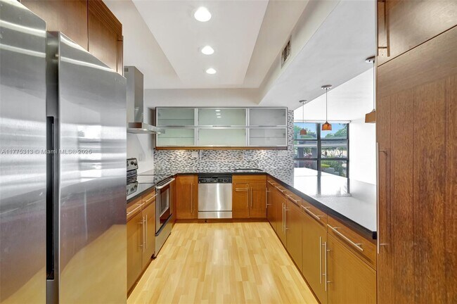 property at 1000 Parkview Dr