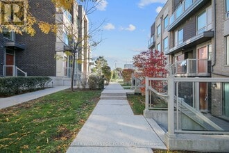 7 Applewood Ln in Toronto, ON - Building Photo - Building Photo