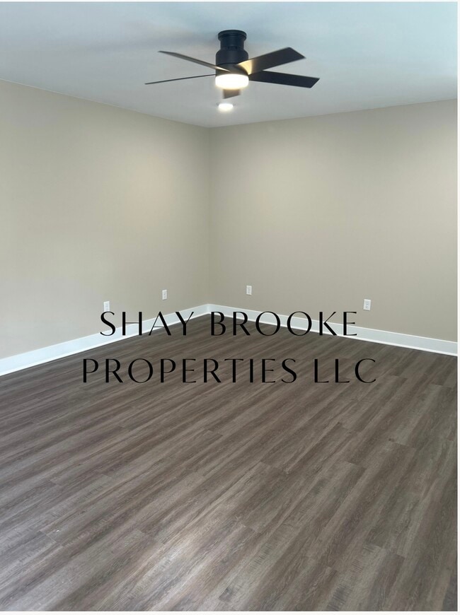 2925 S Wilson Rd in Radcliff, KY - Foto de edificio - Building Photo