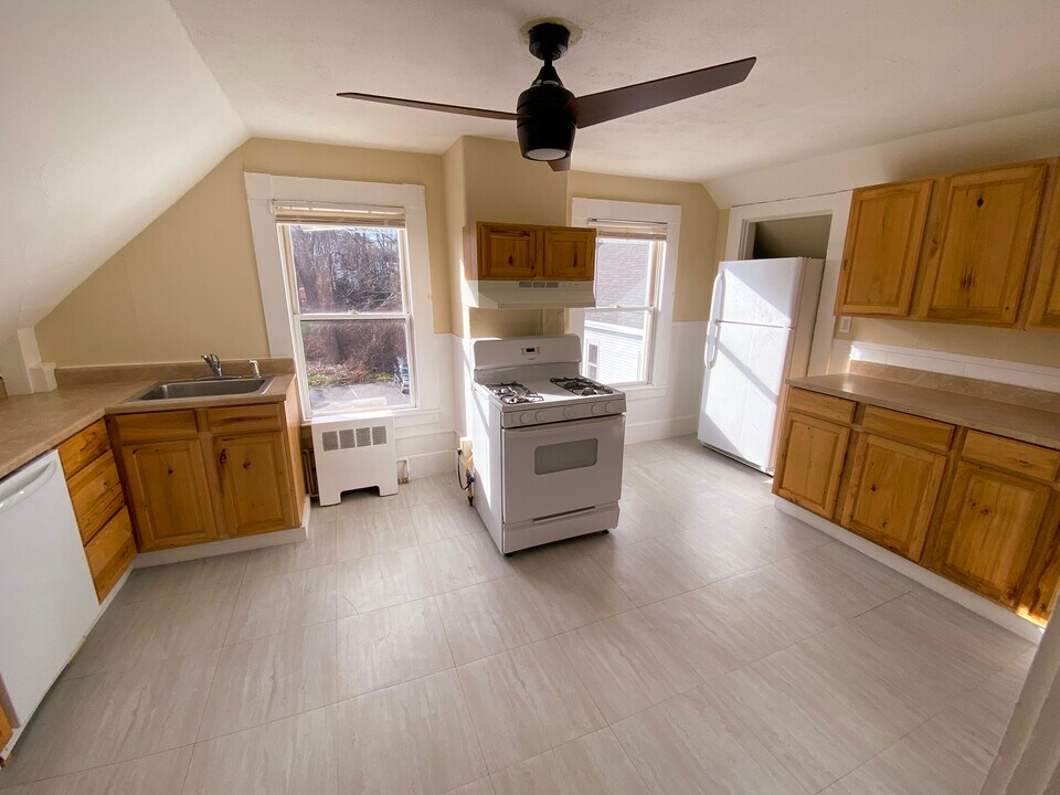 13 Aubin St, Unit 3 in Amesbury, MA - Building Photo