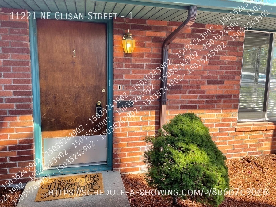 11221 NE Glisan St in Portland, OR - Building Photo