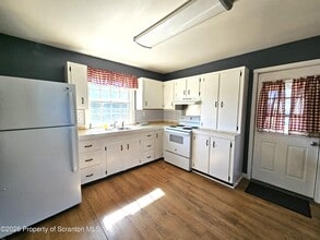 806 Washington St in Throop, PA - Building Photo - Building Photo