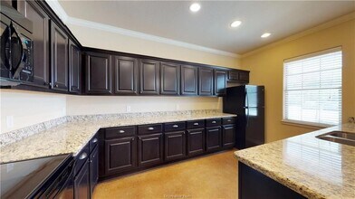 103 Kimber Ln in College Station, TX - Building Photo - Building Photo