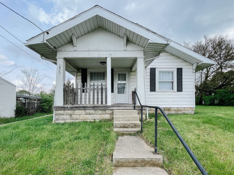 1920 S Gharkey St in Muncie, IN - Building Photo