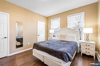 1054-1056-1056 Hunterdon St, Unit Leftside in Newark, NJ - Building Photo - Building Photo