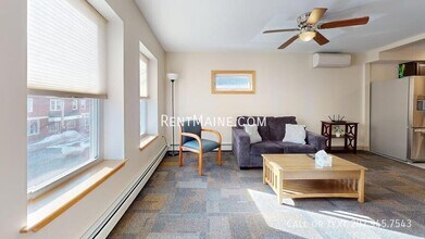 8 Elizabeth Ave, Unit 2 in Bangor, ME - Foto de edificio - Building Photo